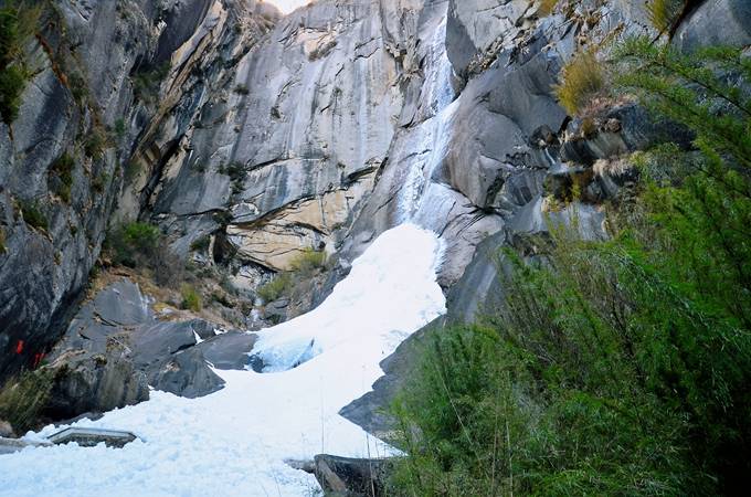 原创 冬天去西藏旅游,林芝卡定沟,这里的山石充满了想象力的传说9