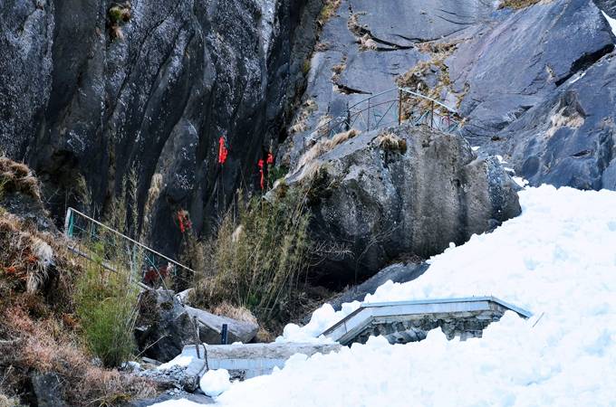 原创 冬天去西藏旅游,林芝卡定沟,这里的山石充满了想象力的传说10