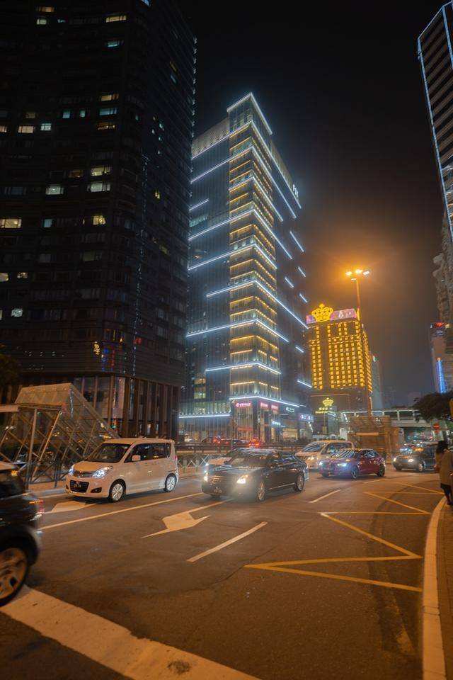 这就是赛博朋克!看过澳门无人机方阵,刷新了我对夜空表演的印象1