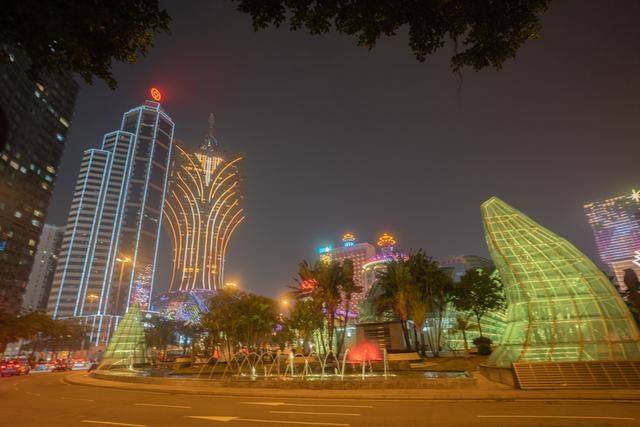 这就是赛博朋克!看过澳门无人机方阵,刷新了我对夜空表演的印象2