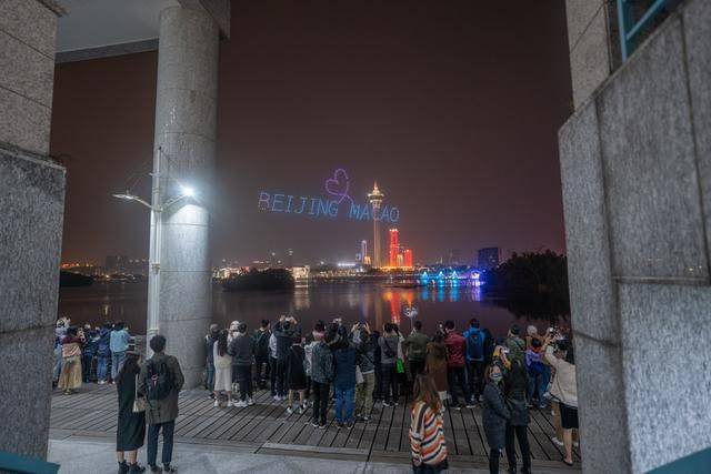 这就是赛博朋克!看过澳门无人机方阵,刷新了我对夜空表演的印象8