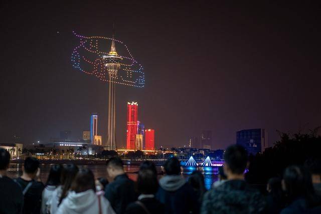 这就是赛博朋克!看过澳门无人机方阵,刷新了我对夜空表演的印象10