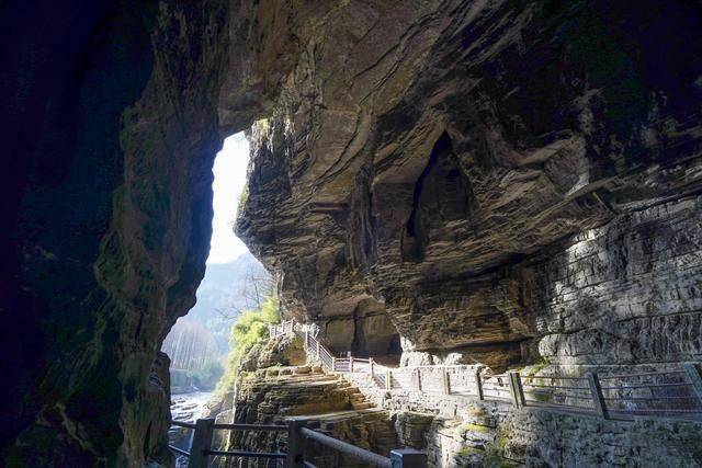 巨大溶洞隐藏地心深处秘密,湖北又一景点震惊全网,赶紧来打卡3