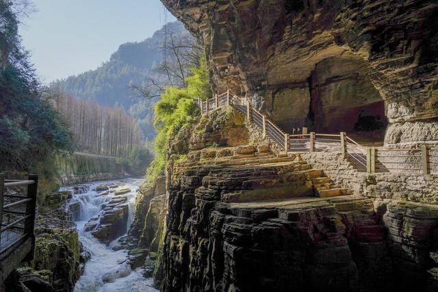 巨大溶洞隐藏地心深处秘密,湖北又一景点震惊全网,赶紧来打卡4