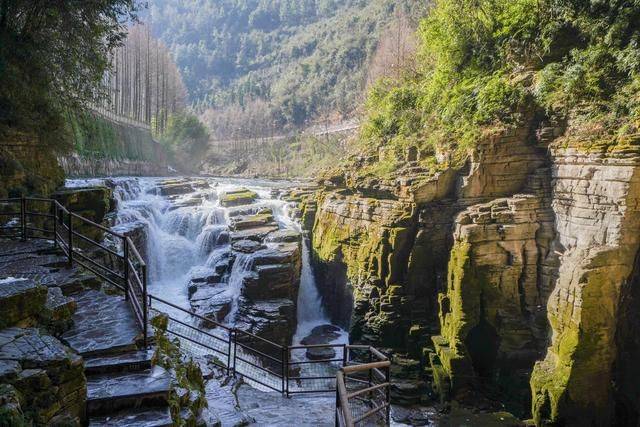 巨大溶洞隐藏地心深处秘密,湖北又一景点震惊全网,赶紧来打卡6