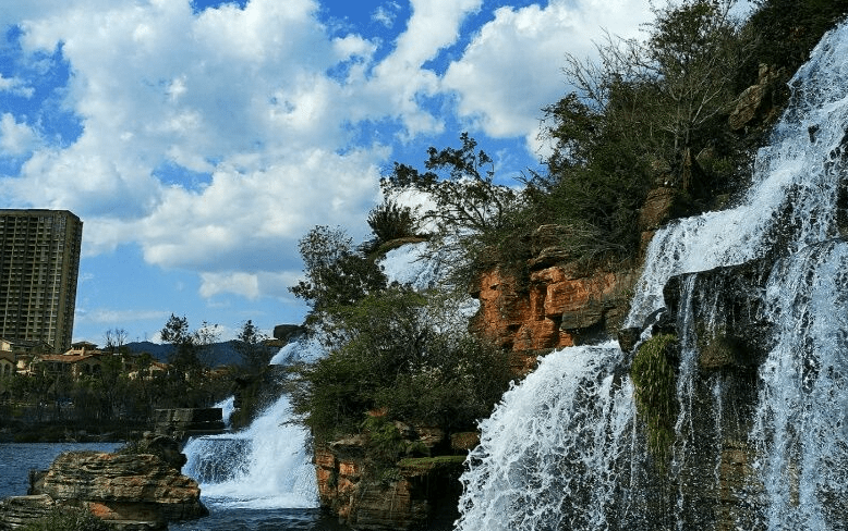 原创 云南又一良心景区“爆火”,花费11亿打砸而成,如今却免费开放4