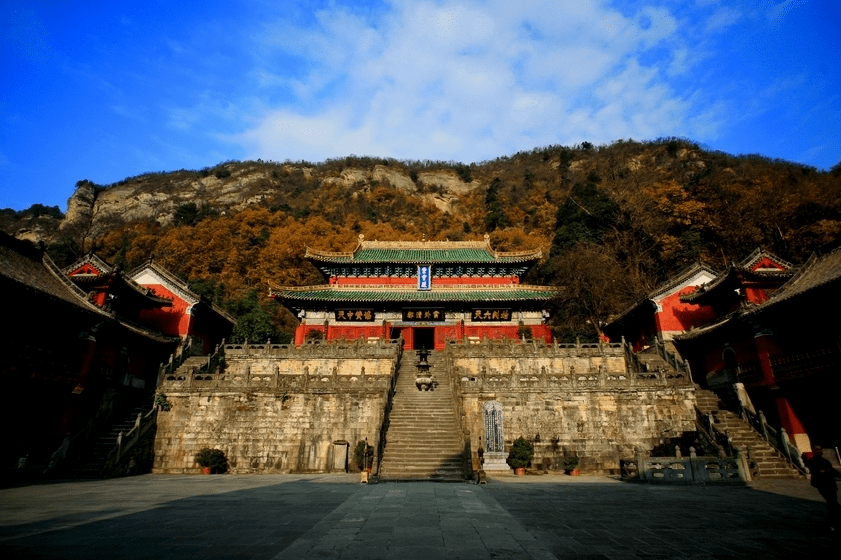 原创 湖北“最赚钱”的景区，靠张姓名人一年挣50亿，游客：再贵也得去2