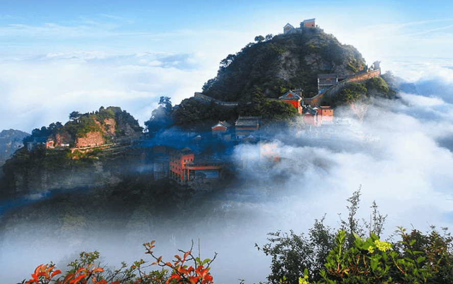 原创 湖北“最赚钱”的景区，靠张姓名人一年挣50亿，游客：再贵也得去3