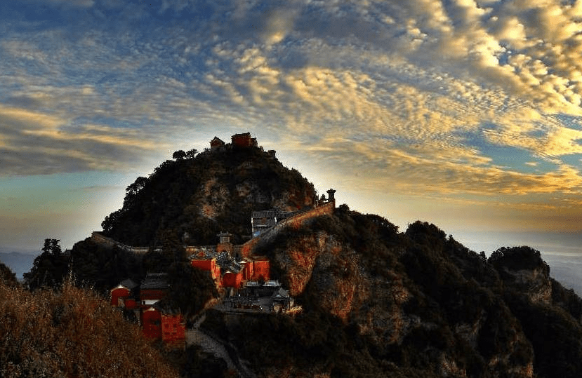 原创 湖北“最赚钱”的景区，靠张姓名人一年挣50亿，游客：再贵也得去4