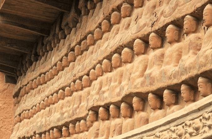 原创 甘肃有个“奇特”的景点,景区内随处可见钱币,但却无人看管5