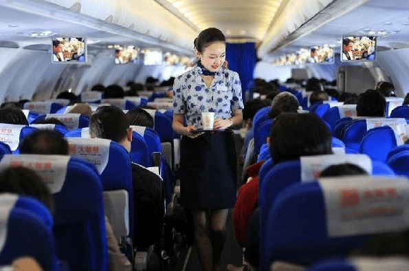 原创 飞机上这3种东西都可以免费领取,如果不领,都便宜了航空公司1