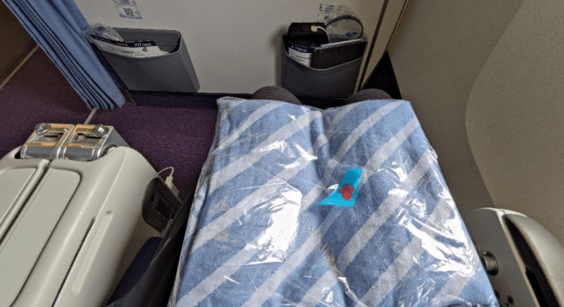 原创 飞机上这3种东西都可以免费领取,如果不领,都便宜了航空公司3