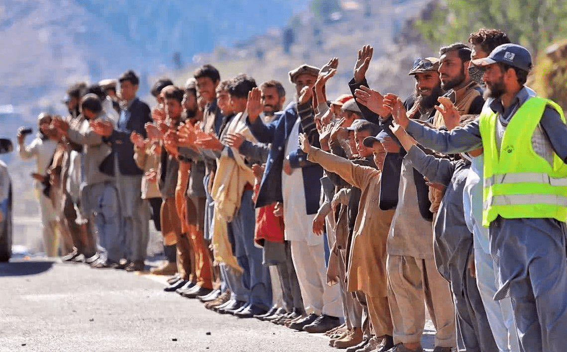 原创 都说中巴友谊长存,为何我国游客去巴基斯坦,当地人总“摇头”呢4