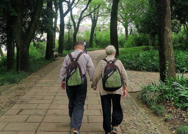 谁说老了很可怜,看看他们活得很精彩3