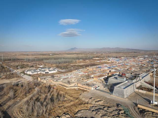 没有一颗钉子，全靠卯棒结构支撑了千年，具备54种斗拱的应县木塔1