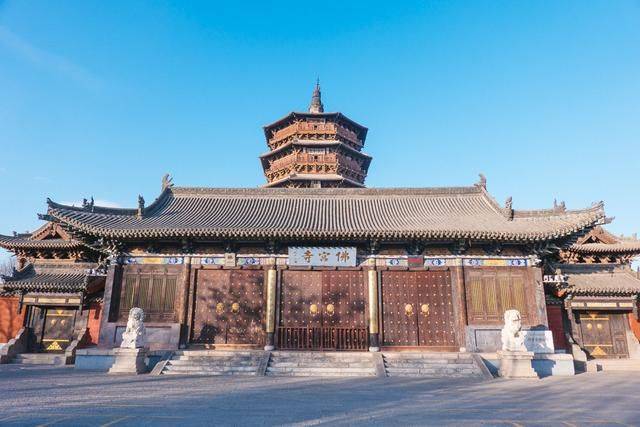 没有一颗钉子，全靠卯棒结构支撑了千年，具备54种斗拱的应县木塔4