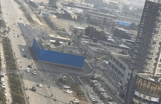 原创 山西有位“强硬”的钉子户,占据半条马路,坚守十年终被拆除2