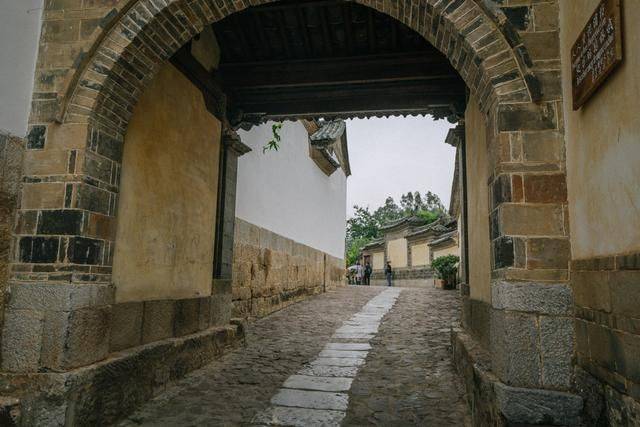 这里被评为云南最美古村，却很少有人知道，还有精美大院10