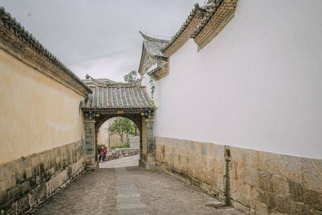 这里被评为云南最美古村，却很少有人知道，还有精美大院16