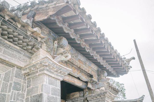 这里被评为云南最美古村，却很少有人知道，还有精美大院17