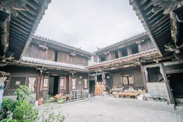 这里被评为云南最美古村，却很少有人知道，还有精美大院21