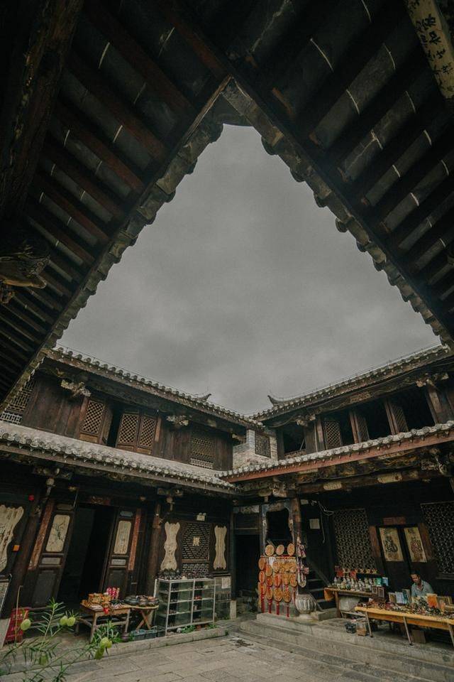 这里被评为云南最美古村，却很少有人知道，还有精美大院23