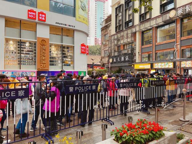 原创 外地人留在广州过年是什么感觉?初一早起去拜佛,充满浓浓的年味5