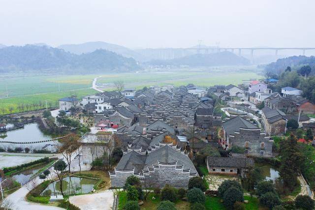 湖南郴州又一精美古村，镜头拉近一看，竟然有点像凤凰古城20