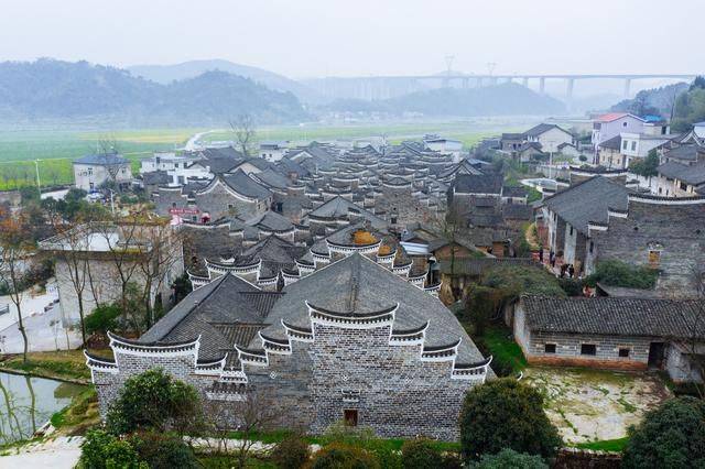 湖南郴州又一精美古村，镜头拉近一看，竟然有点像凤凰古城21