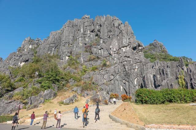 不用去云南，在广东也有个石林，一般人还不知道1