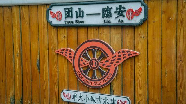 这是中国最慢的火车,车费120元,却火爆异常人满为患12