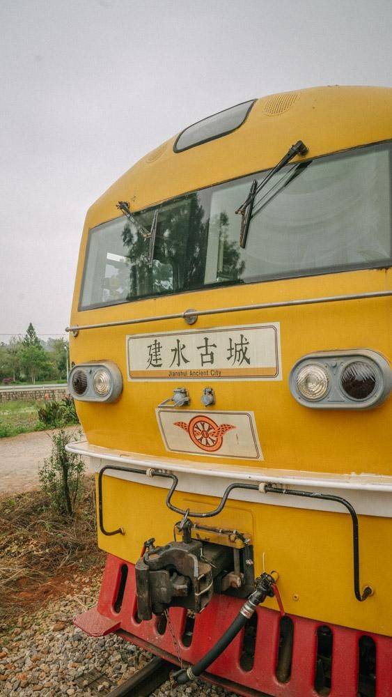 这是中国最慢的火车,车费120元,却火爆异常人满为患15