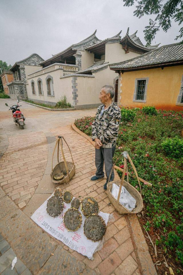 这是中国最慢的火车,车费120元,却火爆异常人满为患30