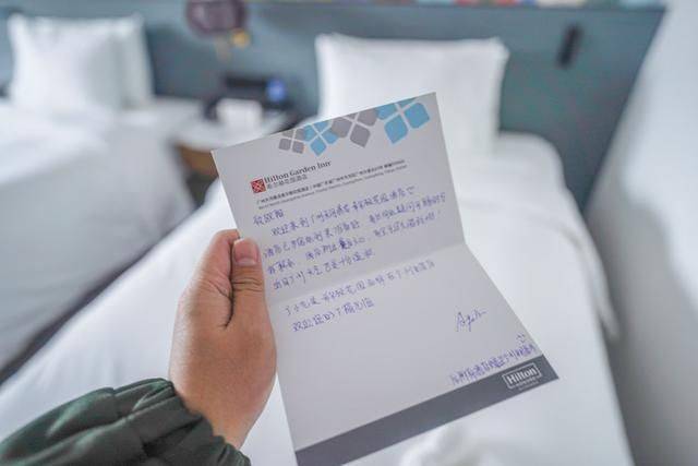 广州有家希尔顿花园酒店，三四百就能住进去了，性价比还蛮高5