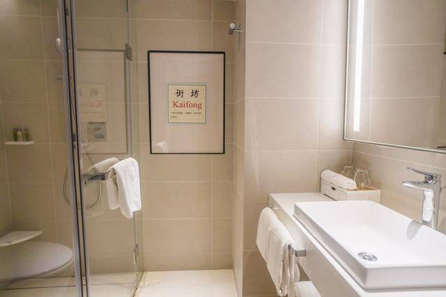 广州有家希尔顿花园酒店，三四百就能住进去了，性价比还蛮高11