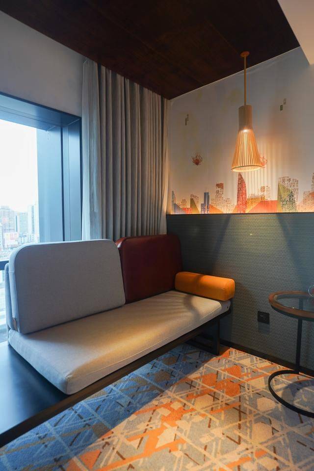 广州有家希尔顿花园酒店，三四百就能住进去了，性价比还蛮高9