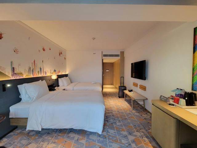 广州有家希尔顿花园酒店，三四百就能住进去了，性价比还蛮高16