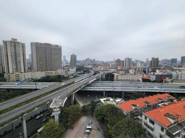 广州有家希尔顿花园酒店，三四百就能住进去了，性价比还蛮高17