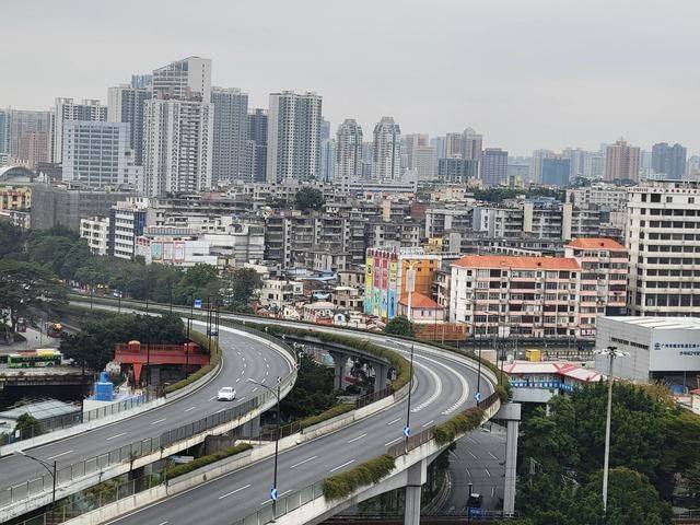 广州有家希尔顿花园酒店，三四百就能住进去了，性价比还蛮高18