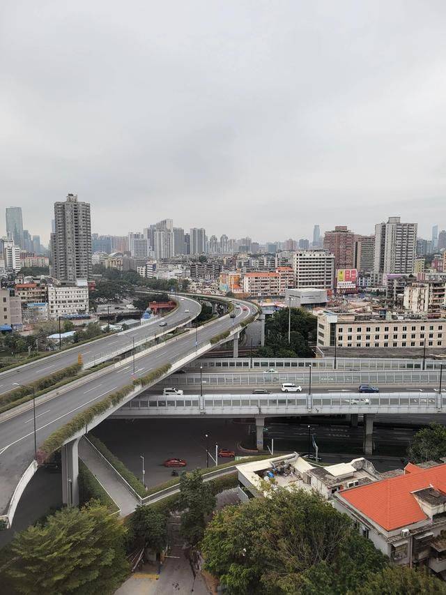 广州有家希尔顿花园酒店，三四百就能住进去了，性价比还蛮高21