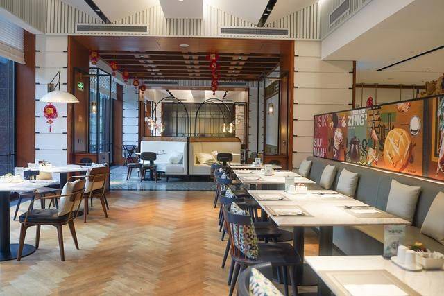 广州有家希尔顿花园酒店，三四百就能住进去了，性价比还蛮高25