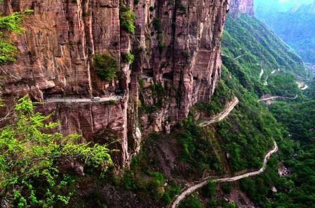 原创 中国最危险的村庄，建在海拔1700米的悬崖边上，如今成为旅游胜地4