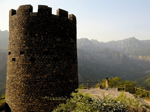 原创 中国最危险的村庄，建在海拔1700米的悬崖边上，如今成为旅游胜地5