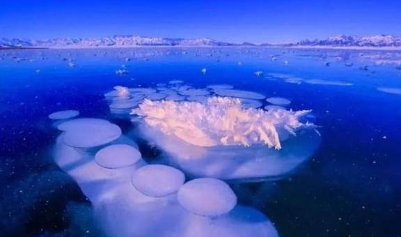 原创 美上热搜的赛里木湖,那一抹梦境蓝是“大西洋最后一滴眼泪”5