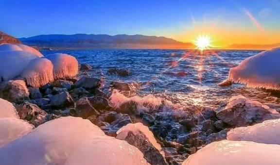 原创 美上热搜的赛里木湖,那一抹梦境蓝是“大西洋最后一滴眼泪”11