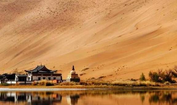 原创 探秘中国一处奇特的沙漠,竟有湖泊百多个,这水是从哪里来的?5