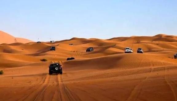 原创 探秘中国一处奇特的沙漠,竟有湖泊百多个,这水是从哪里来的?7