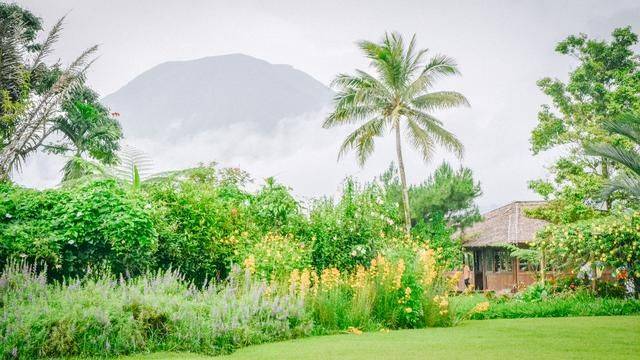 印尼旅游不可错过的一站:火山下的梦幻仙境,随手一拍就是大片21