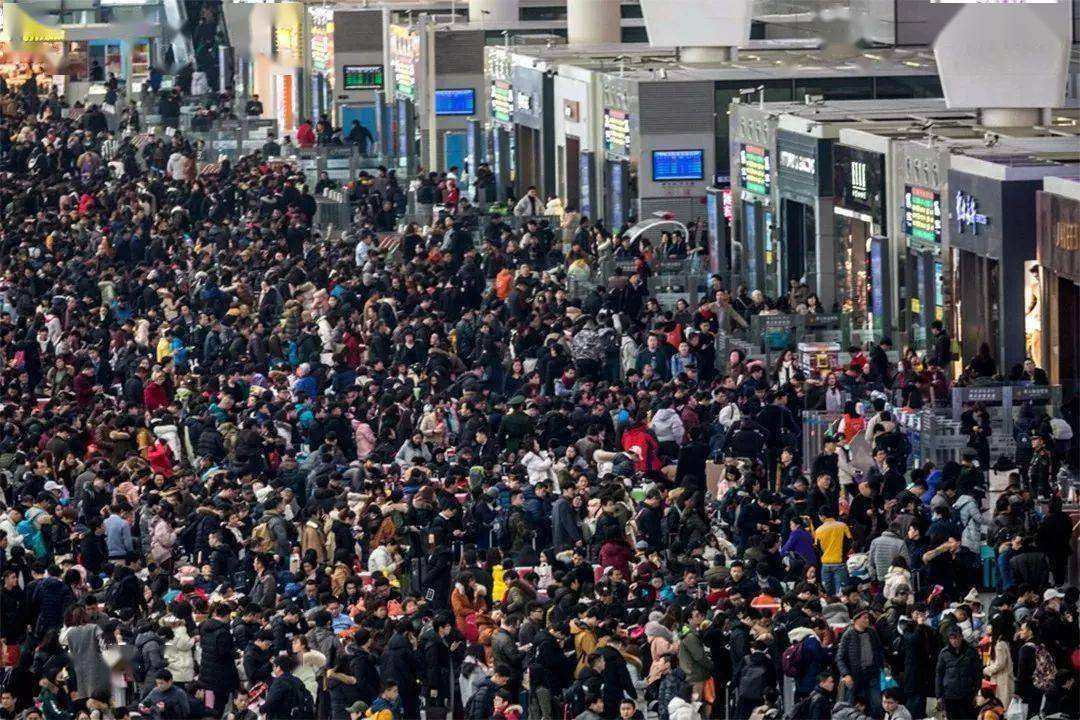 中国客流量那么大,为何高铁夜间还要禁止运行?火车却24小时不停1