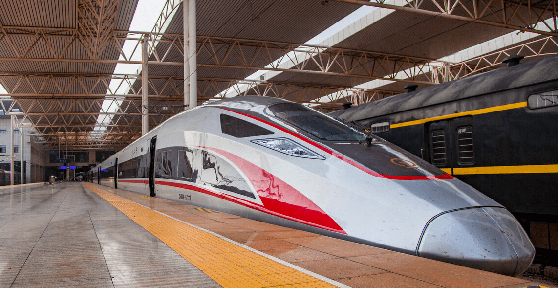 中国客流量那么大,为何高铁夜间还要禁止运行?火车却24小时不停3